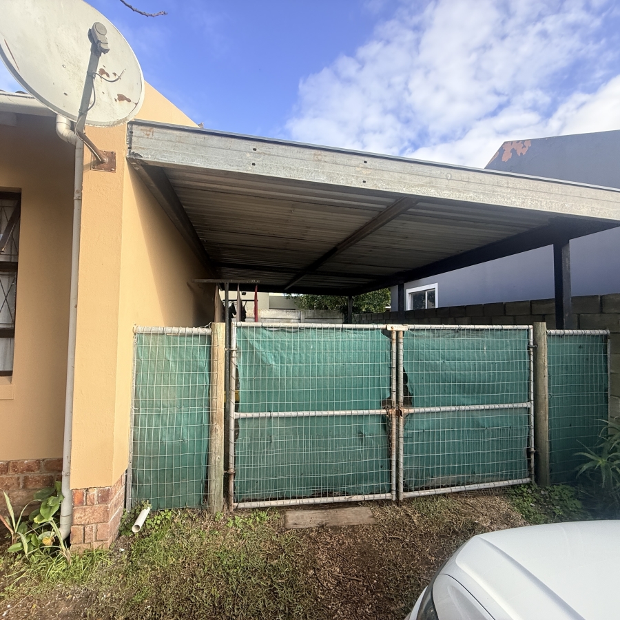2 Bedroom Property for Sale in Overbaakens Eastern Cape